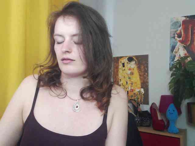 NadineGold webcam