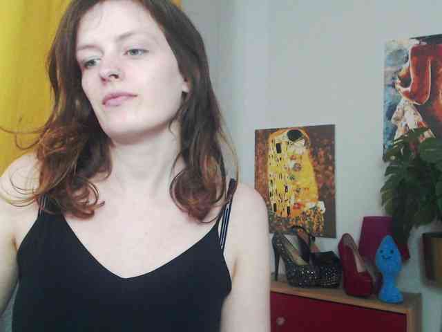 NadineGold webcam