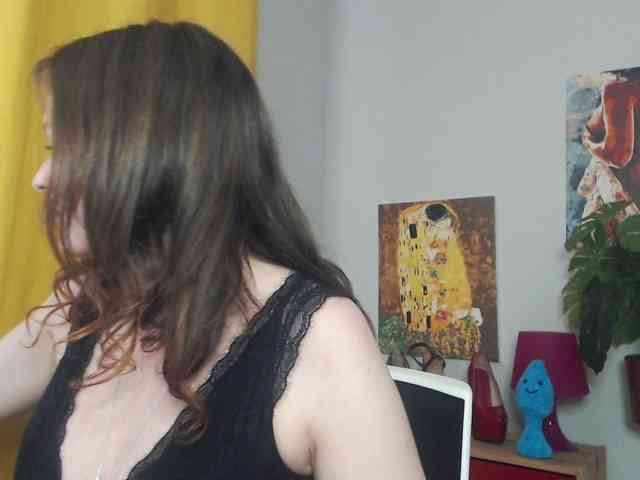 NadineGold webcam