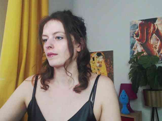 NadineGold webcam