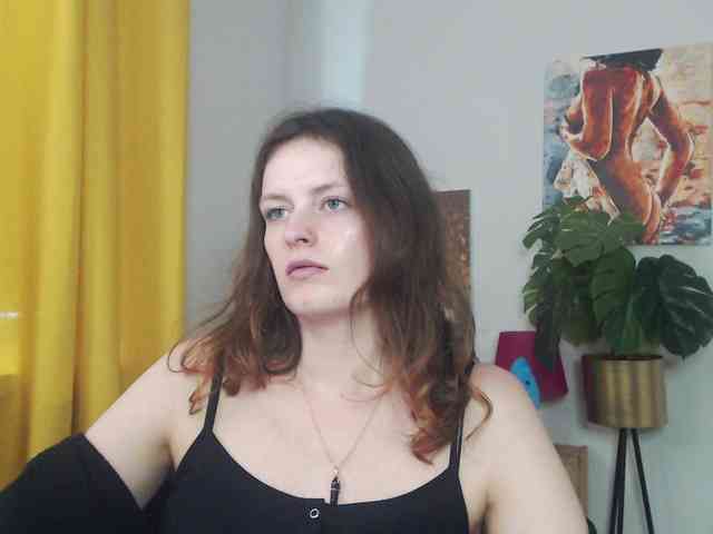 NadineGold webcam