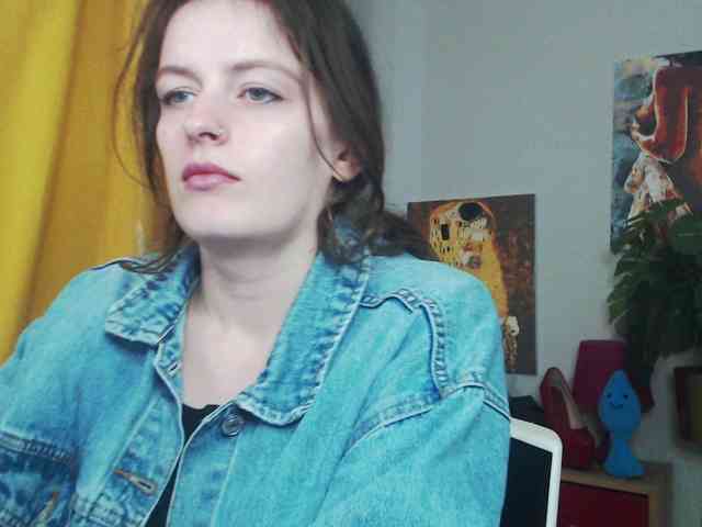 NadineGold webcam