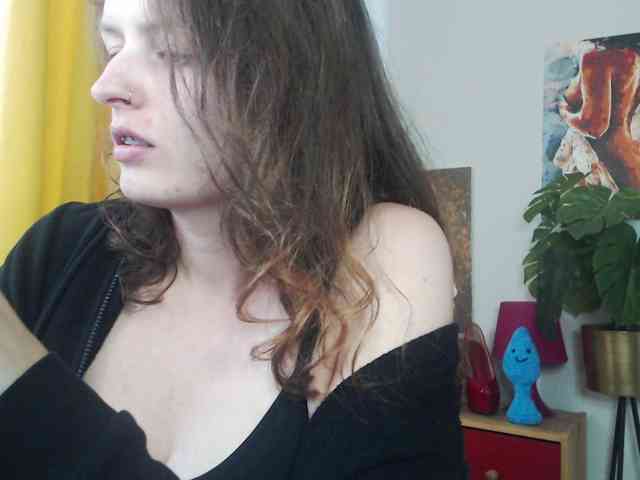 NadineGold webcam