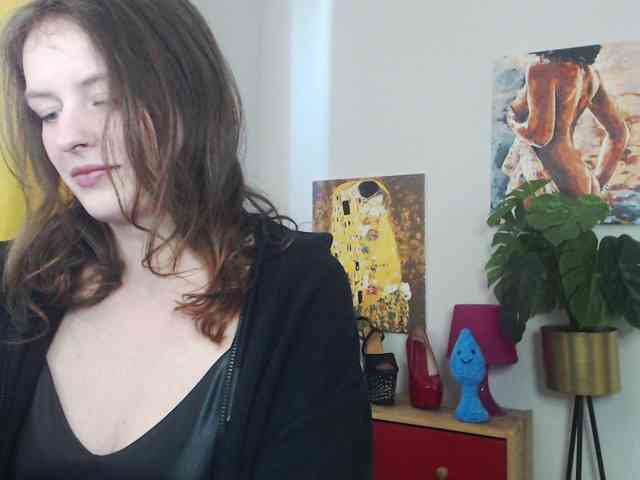 NadineGold webcam