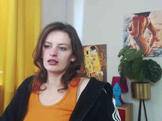NadineGold webcam