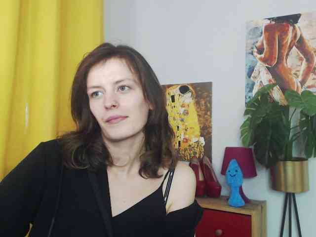 NadineGold webcam