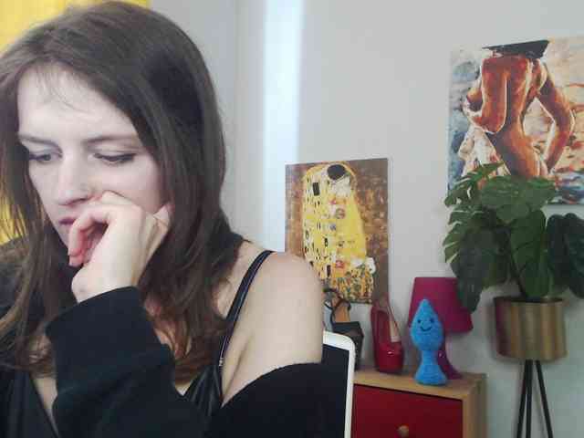 NadineGold webcam