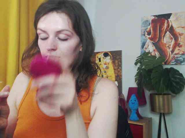 NadineGold webcam