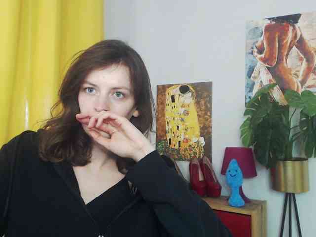 NadineGold webcam