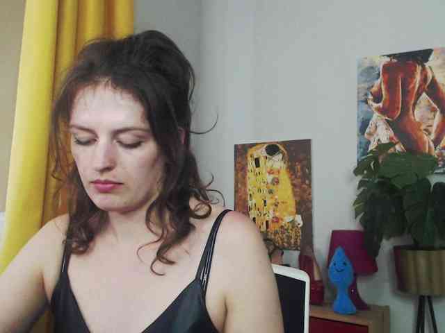 NadineGold webcam