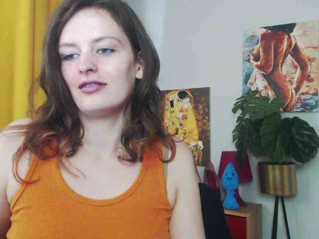 NadineGold webcam