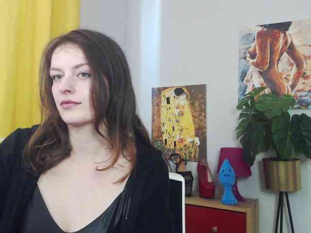 NadineGold webcam