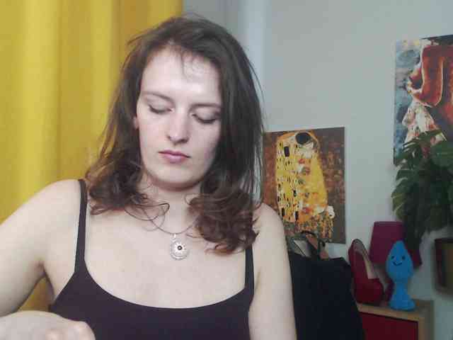 NadineGold webcam