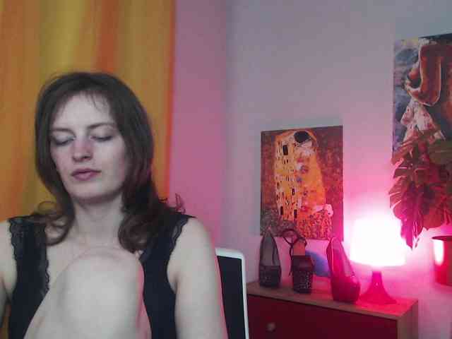 NadineGold webcam