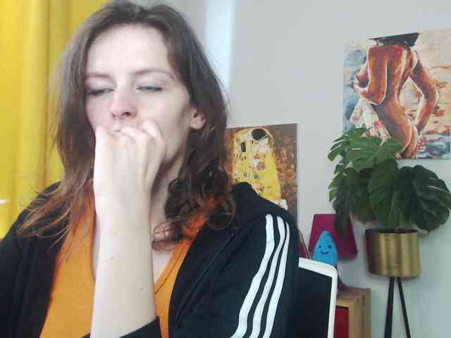 NadineGold webcam