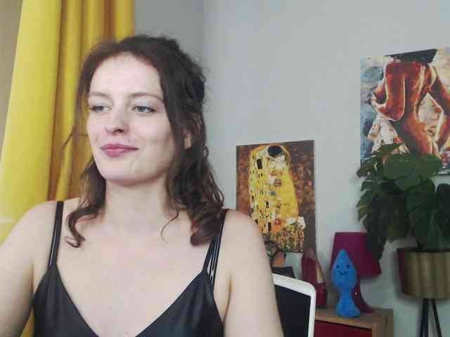 NadineGold webcam