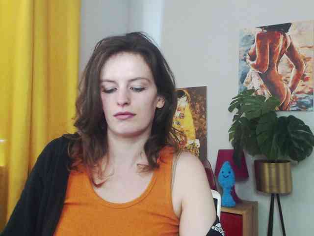 NadineGold webcam