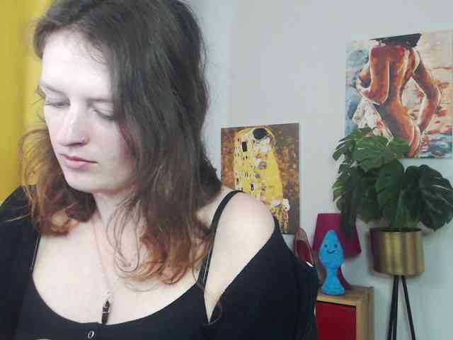 NadineGold webcam
