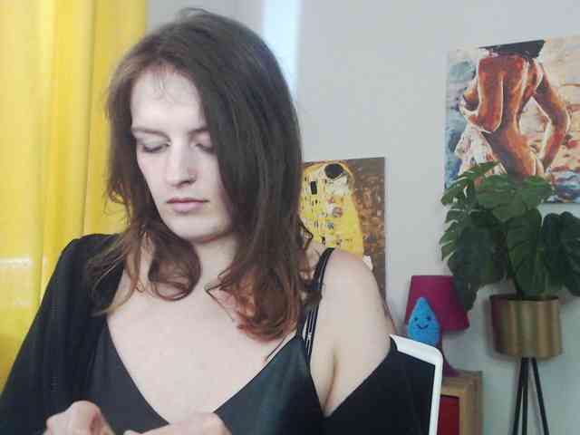 NadineGold webcam