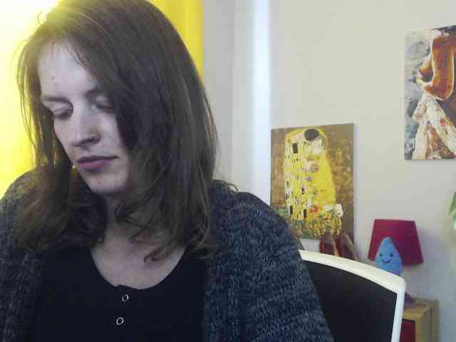 NadineGold webcam
