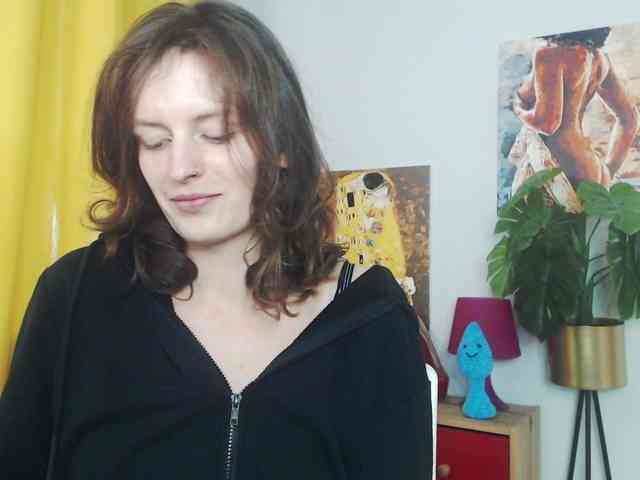 NadineGold webcam