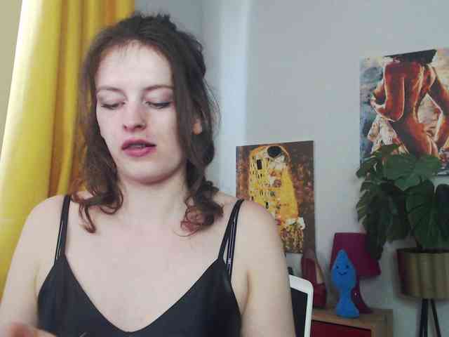 NadineGold webcam