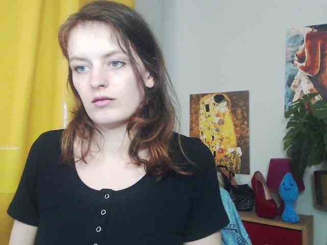 NadineGold webcam