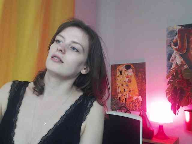 NadineGold webcam