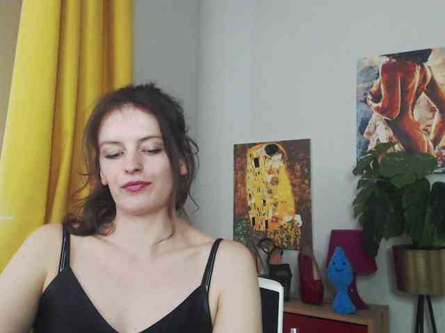 NadineGold webcam