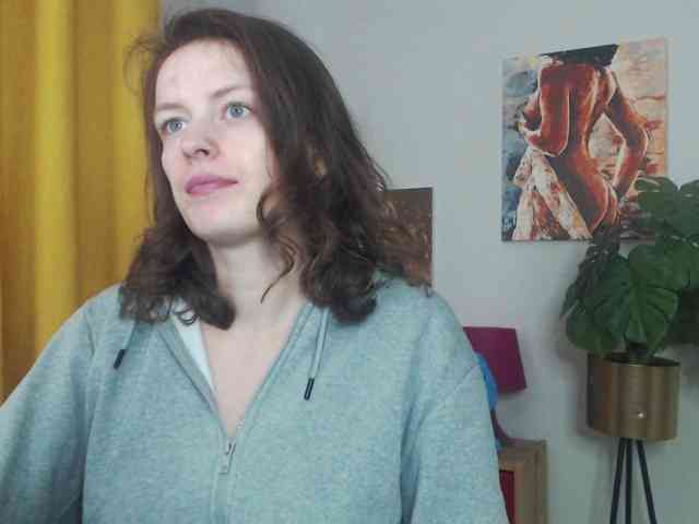 NadineGold webcam