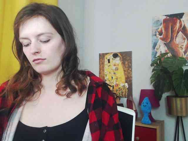 NadineGold webcam