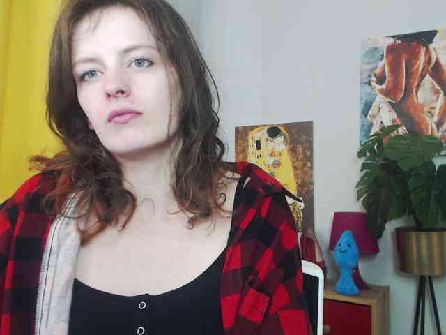 NadineGold webcam