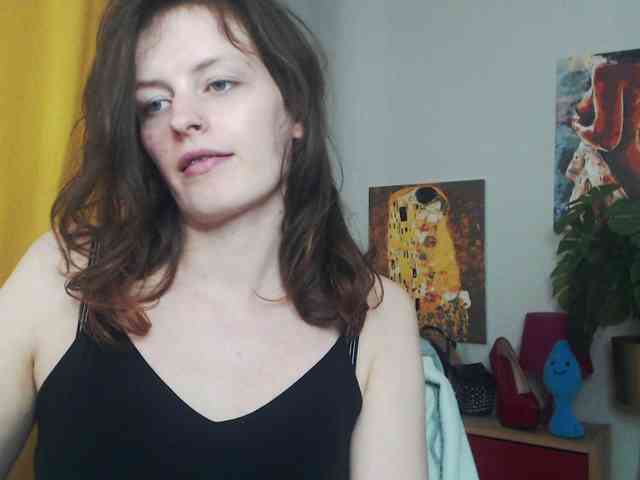 NadineGold webcam
