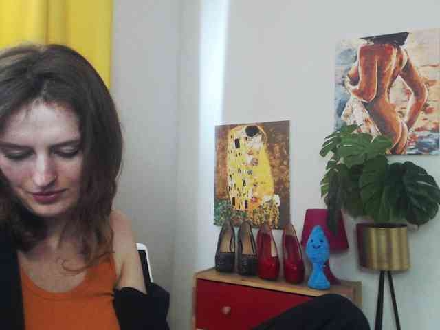 NadineGold webcam