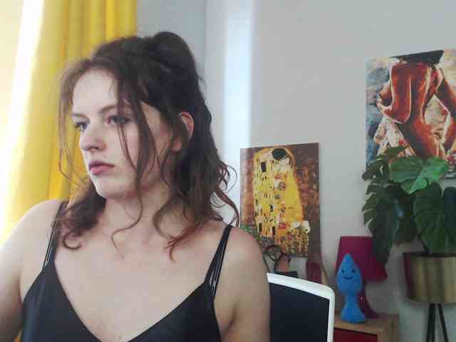 NadineGold webcam
