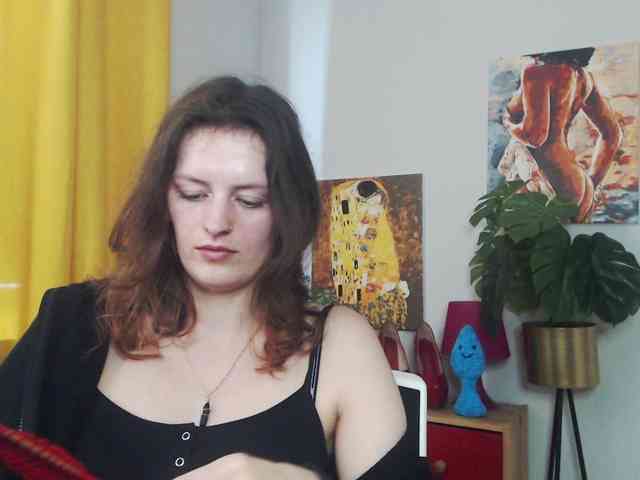 NadineGold webcam