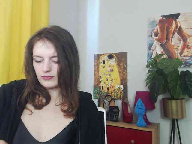 NadineGold webcam