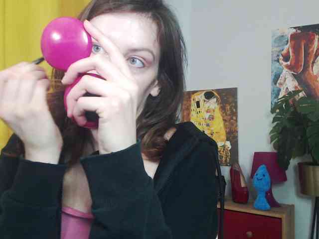 NadineGold webcam
