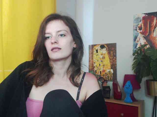 NadineGold webcam