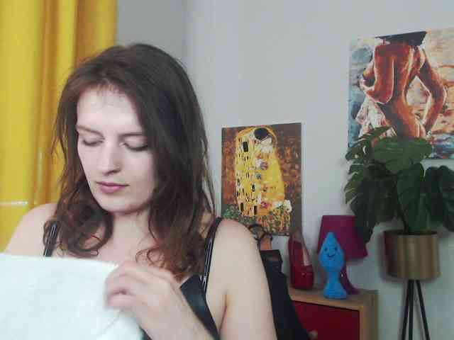 NadineGold webcam