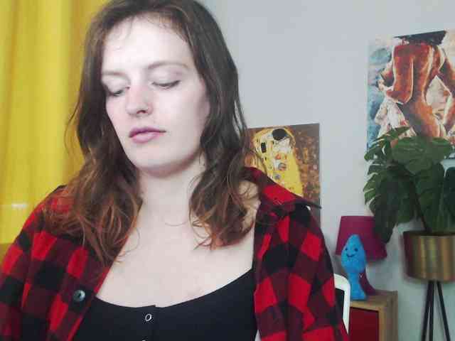 NadineGold webcam