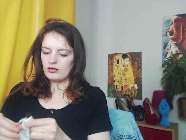 NadineGold webcam