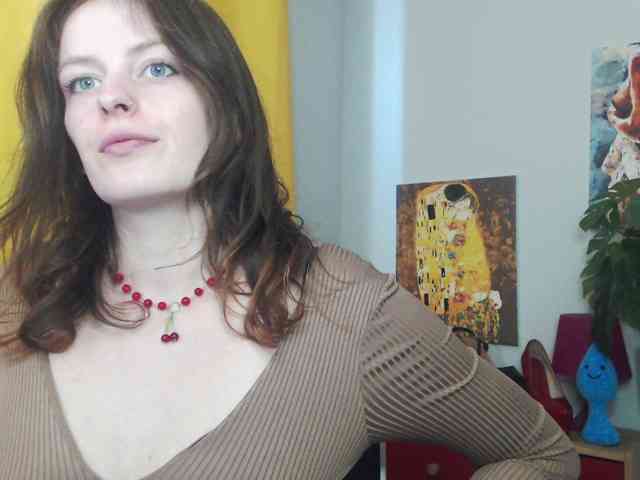 NadineGold webcam