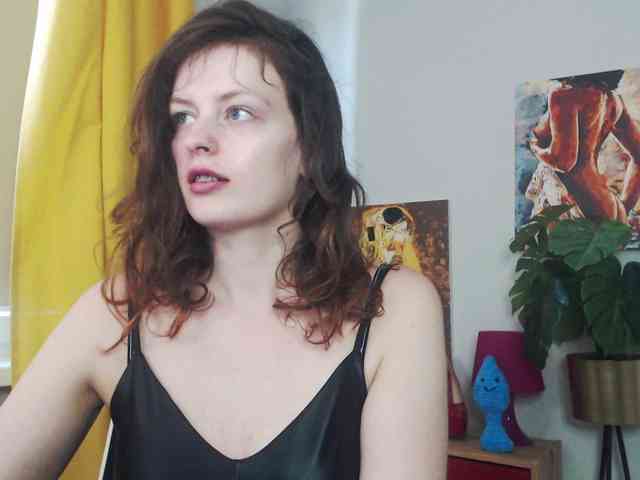 NadineGold webcam