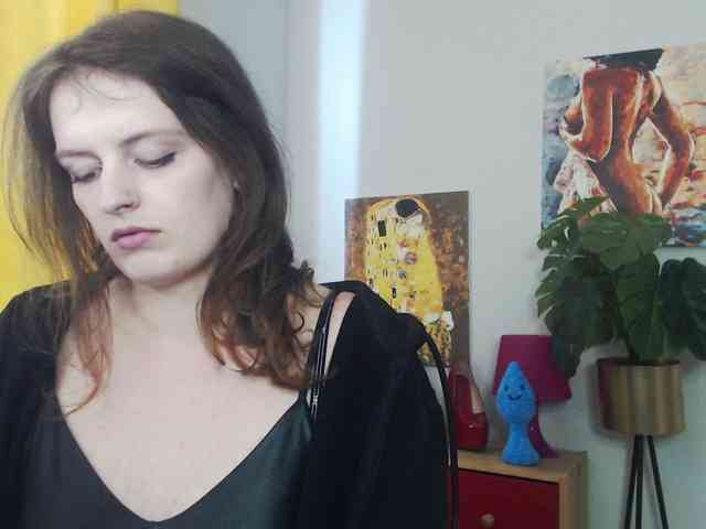 NadineGold webcam