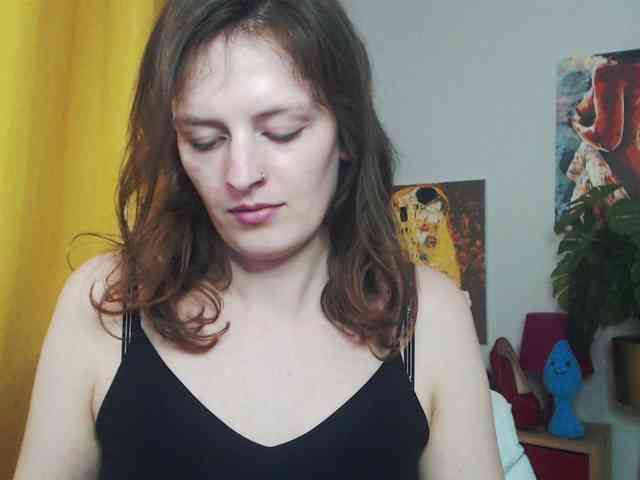 NadineGold webcam