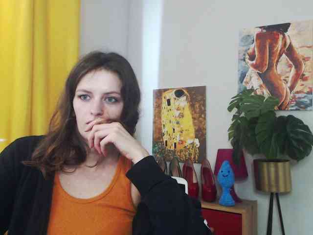 NadineGold webcam