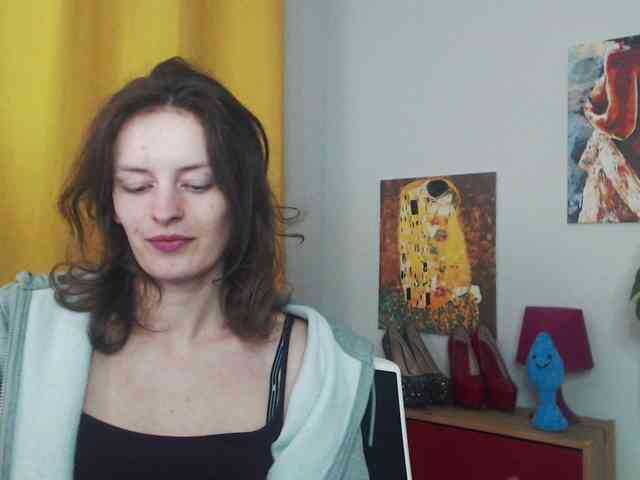 NadineGold webcam