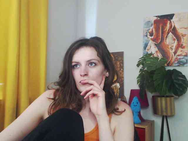 NadineGold webcam