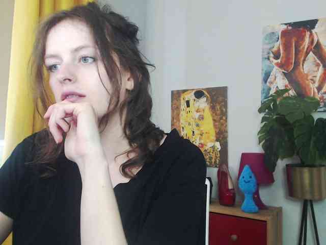 NadineGold webcam